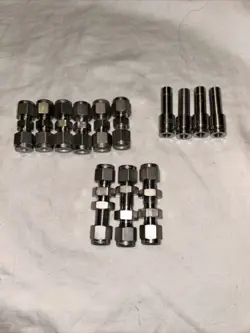 MIX LOT SWAGELOK 1/4” UNION AND QUICK CONNECT
