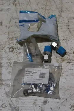 LOT OF 14 NEW SWAGELOK FITTINGS