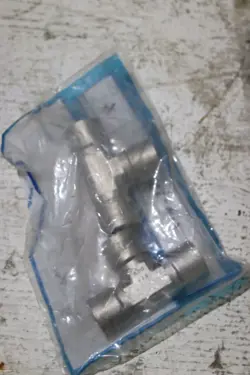 LOT 2 NEW SWAGELOK STAINLESS STEEL PIPE TEE FITTING, 3/8