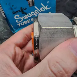 THREAD FITTING