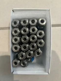 20 = 1/4 SWAGELOK MALE CONNECTOR    SS-400-1-4