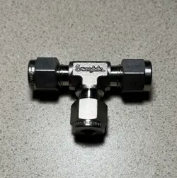 SWAGELOK SS-400-3, TUBE UNION TEE 1/4 IN. X 1/4 IN. X 1/4 IN. TUBE OD