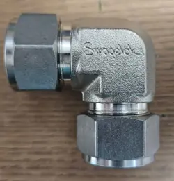 SWAGELOK SS-1210-9 STAINLESS STEEL 3/4 IN UNION ELBOW