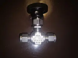 SWAGELOK NEEDLE VALVE ¼