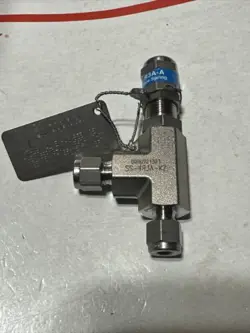 NEW SS-4R3A -KZ SWAGELOK PROPORTIONAL RELIEF VALVES 1/4” TUBE