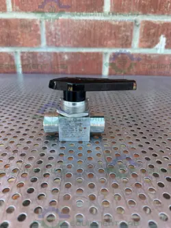 SWAGELOK SS-45F8 STAINLESS STEEL BALL VALVE 2500 PSI W/ 1