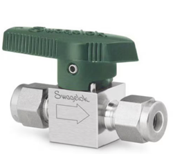 SWAGELOK SS-4P4T STAINLESS STEEL QUARTER TURN INSTRUMENT PLUG VALVE, 1/4 IN.