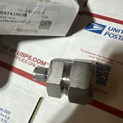 NEW SWAGELOK STAINLESS STEEL REDUCING UNION, 1