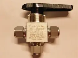 SWAGELOK SS-45XTS8 1-PIECE 40 SERIES 3-WAY BALL VALVE, 1/2