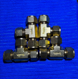 LOT OF 4 SWAGELOK  5/8