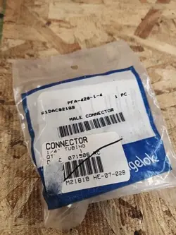 NEW SWAGELOK PFA-420-1-4 MALE CONNECTOR 1/4