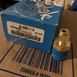 NEW SWAGELOK B-400-1-8 BRASS CONNECTOR FITTING 1/4