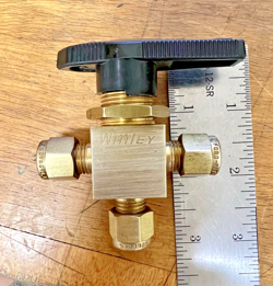 WHITEY SWAGELOK B-43XS4 3-WAY BALL 1/4