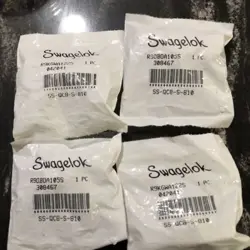LOT OF 4 SWAGELOK SS-QC8-S1-810, SS-WC8-S-810