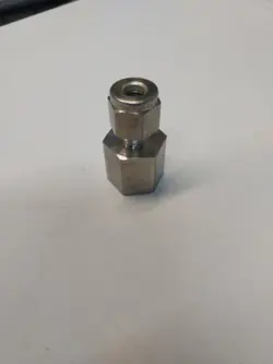 16 - SWAGELOK STAINLESS STEEL CONNECTOR, 1/4