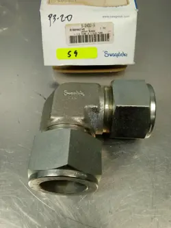 SWAGELOK S-2400-9 UNION ELBOW 1-1/2