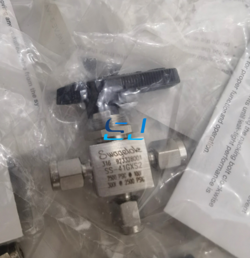 BRAND NEW SWAGELOK SS-41GXS2 THREE-WAY BALL VALVE SS-41GXS2