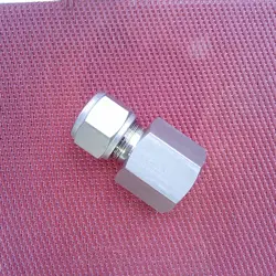 SSP GRIP® 1/2 TUBE X 1/2 NPT PIPE FEMALE STRAIGHT CONNECTOR 316 STAINLESS STEEL
