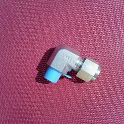 BRENNAN® 3/8 TUBE OD X 1/8 NPT MALE PIPE 90 ELBOW CONNECTOR 316 STAINLESS STEEL