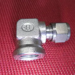 HOKE® 3/8 TUBE OD X 3/8 NPT PIPE FEMALE ELBOW CONNECTOR 316 STAINLESS STEEL