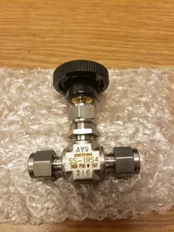 1 - SWAGELOK STAINLESS STEEL INTEGRAL BONNET NEEDLE VALVE, 1/4