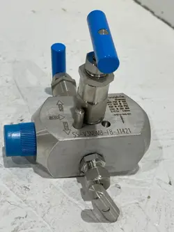 SWAGELOK SS-V3NBM8-F8-11421 BLOCK AND BLEED