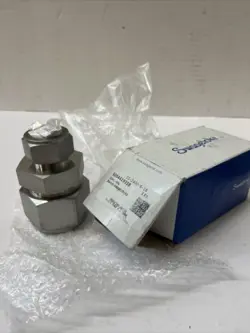 NEW SWAGELOK REDUCING UNION 1- 1/2 TUBE X 1 TUBE SS-2400-6-16