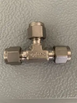STAINLESS STEEL SWAGELOK UNION TEE, 1/4 IN. TUBE OD, SS-400-3