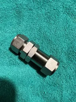 SWAGELOK STAINLESS STEEL BULKHEAD UNION 3/4 IN. TUBE OD (SS-1210-61)