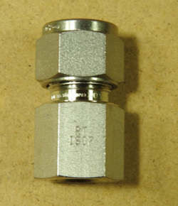 10MM TUBE X 1/4 FEM BSPT, STAINLESS STEEL, SWAGELOK SS-10MO-7-4RT - NEW