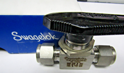✌️NEW SWAGELOK SS-43GS6 3/8 VALVE 3000 PSIG 316 STAINLESS STEEL