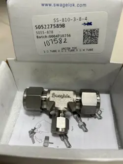 SWAGELOK SS-810-3-8-4 TUBE FITTING