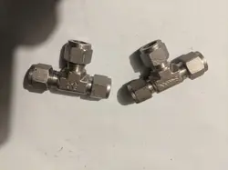 SET OF 2 SWAGELOK STAINLESS STEEL TEE UNION FITTING, 3/8