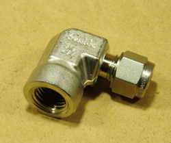 6MM TUBE X 1/4 FEMALE NPT ELBOW, STAINLESS STEEL, SWAGELOK SS-6MO-8-4 - NEW