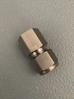NEW SWAGELOK SS-810-7-6 STAINLESS FEMALE CONNECTOR 1/2