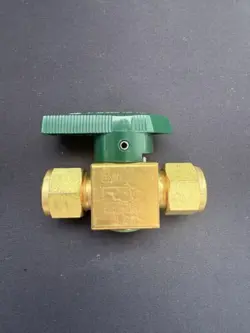 SWAGELOK B-8P6T4 BRASS VALVES 1/2''
