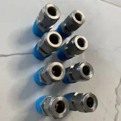 LOT-8PC  SWAGELOK  3/8