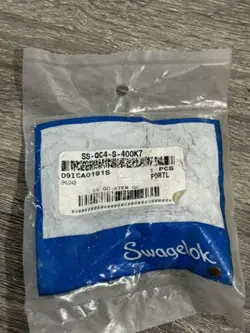 LOT OF 2 SWAGELOK SS-QC4-S-400K7 QUICK CONNECT SSQC4S400K7