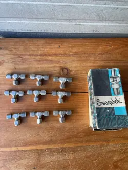 BOX OF 9 SWAGELOK 1/4