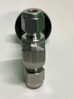 1- SWAGELOK STAINLESS STEEL INTEGRAL BONNET NEEDLE VALVE 1/4