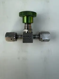 SWAGELOK NUPRO STAINLESS STEEL BELLOWS SEALED VALVE