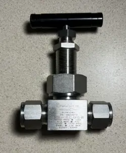 SWAGELOK SS-6DBS8, BLOWDOWN NEEDLE VALVE 1/2 IN. OD TUBE