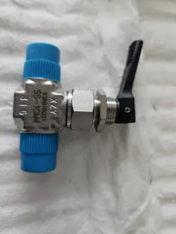 SWAGELOK VALVE SS-1GM4