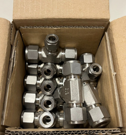 NEW LOT OF 8 SWAGELOK SS-810-3-8-6 REDUCING TEE 1/2