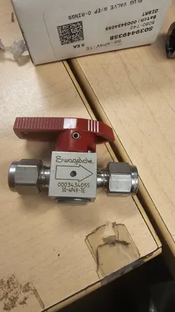 SWAGELOK  VALVE SS-4P4V-TE