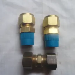 (2) SWAGELOK 5/8