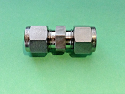 SWAGELOK SS-600-6 UNION COUPLING 3/8 X 3/8 FEMALE COMPRESSION STAINLESS NEW