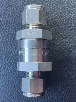 SWAGELOK SS-CHS6-1/3 SS POPPET 6000PSI 3/8
