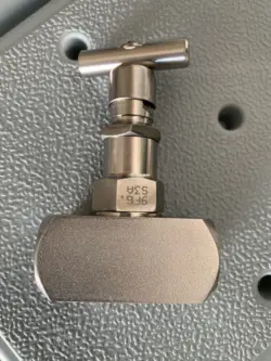 SWAGELOK NEEDLE VALVE SS-8GUF8-G 1/2