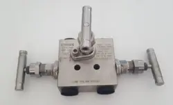 WHITEY SWAGELOK NEW INSTRUMENT MANIFOLD VALVE 1/2 NPT SS316 6000PSI SS-M3NBF8-G